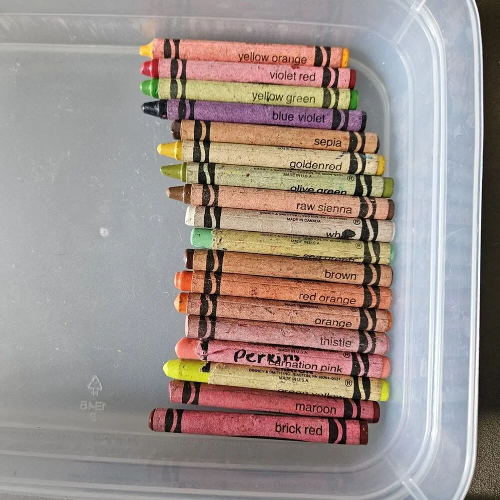 18 Lot Crayola crayon colors: Raw Sienna, Thistle And Others discontinued Rare